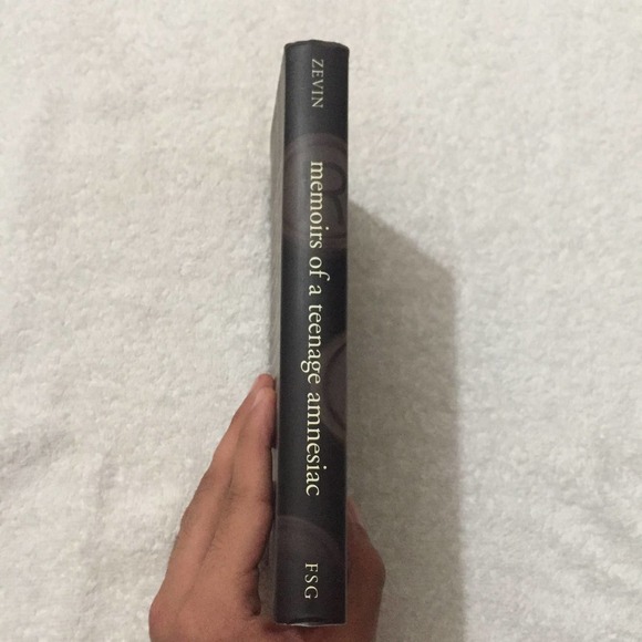Memoirs of a Teenage Amnesiac - Hardcover Book - Picture 4 of 7